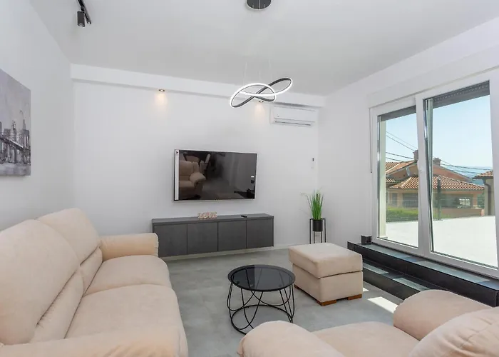 2 Bedroom Lovely In