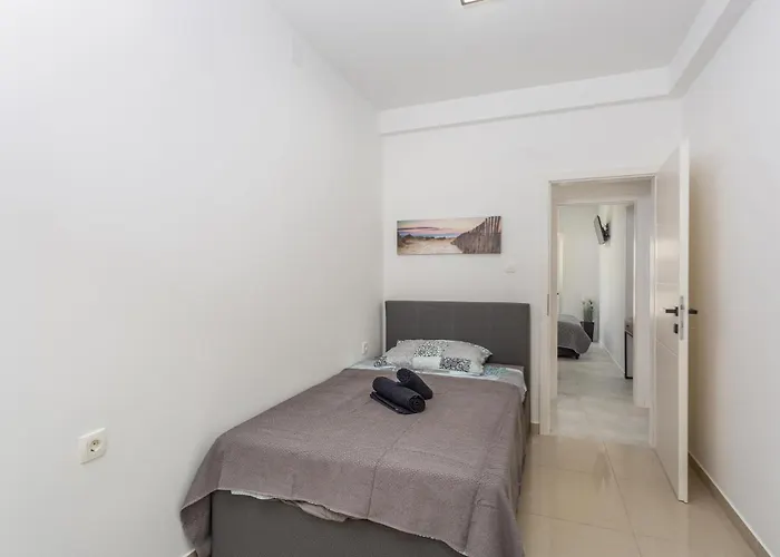 2 Bedroom Lovely In *