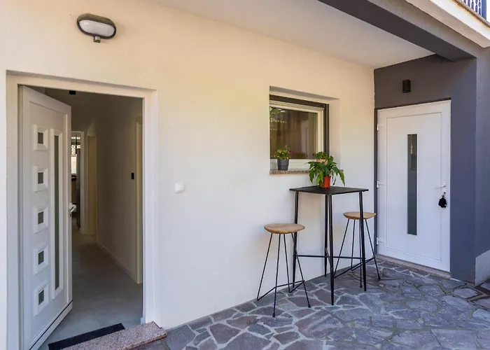 2 Bedroom Lovely In Apartmán Rukavac (Primorje-Gorski Kotar)