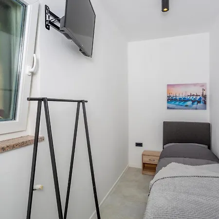 2 Bedroom Lovely In Apartment Rukavac (Primorje-Gorski Kotar)