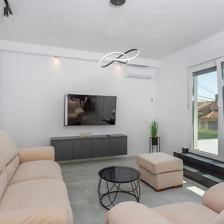 2 Bedroom Lovely In