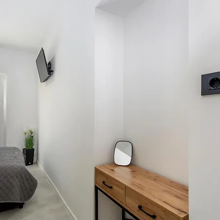 2 Bedroom Lovely In Apartment
