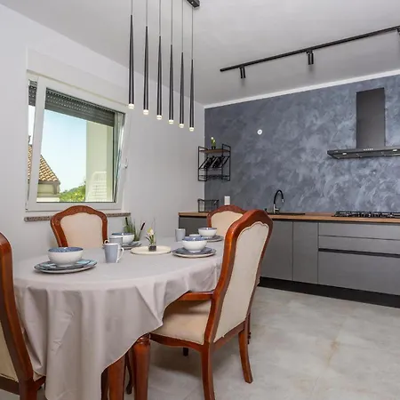 2 Bedroom Lovely In Apartament Rukavac (Primorje-Gorski Kotar)