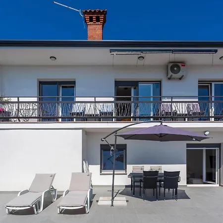 2 Bedroom Lovely In Rukavac (Primorje-Gorski Kotar)